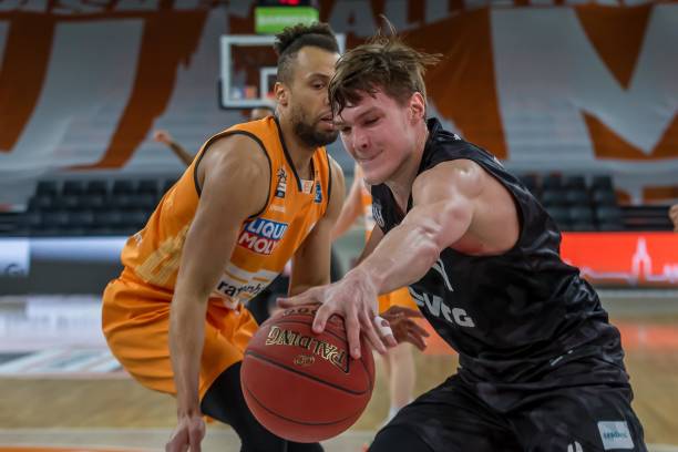 战绩反差 战绩反差